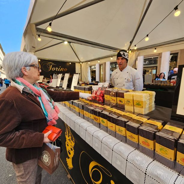 Gianduiotti, colombe e cioccolati: sino a domenica a Torino &quot;Dolci Portici&quot;. E ci sono i tour golosi gratis [VIDEO]