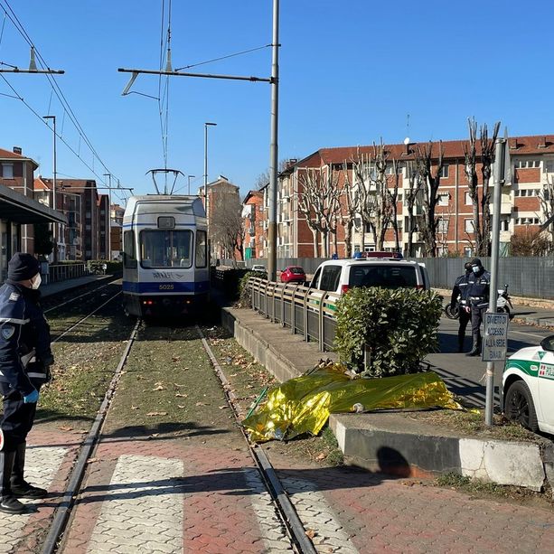 Dramma in corso Toscana, una donna di 77 anni investita e uccisa da un tram
