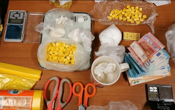 Duro colpo allo spaccio in Barriera di Milano: in manette due grossisti della droga [VIDEO]