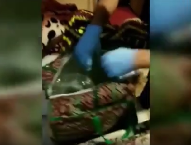 Un selfie lo tradisce: blitz della Polizia a Barriera di Milano, trovati 8 chili di marijuana in un alloggio [VIDEO]