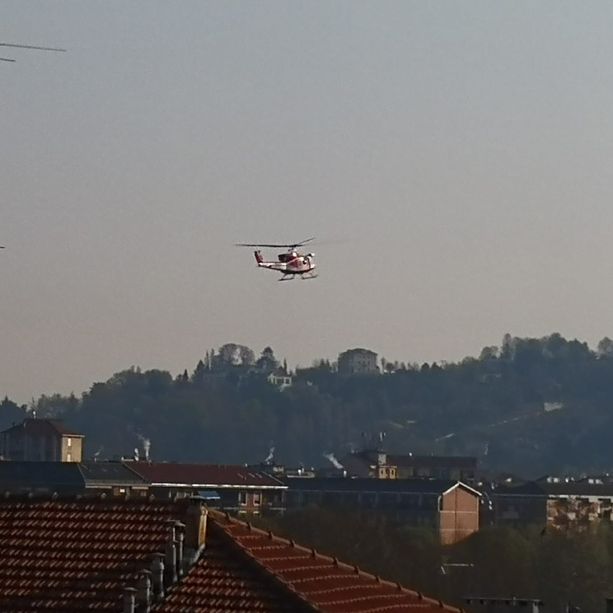 Elicotteri su Torino: controlli dei carabinieri e ricerca uomo caduto nel Po