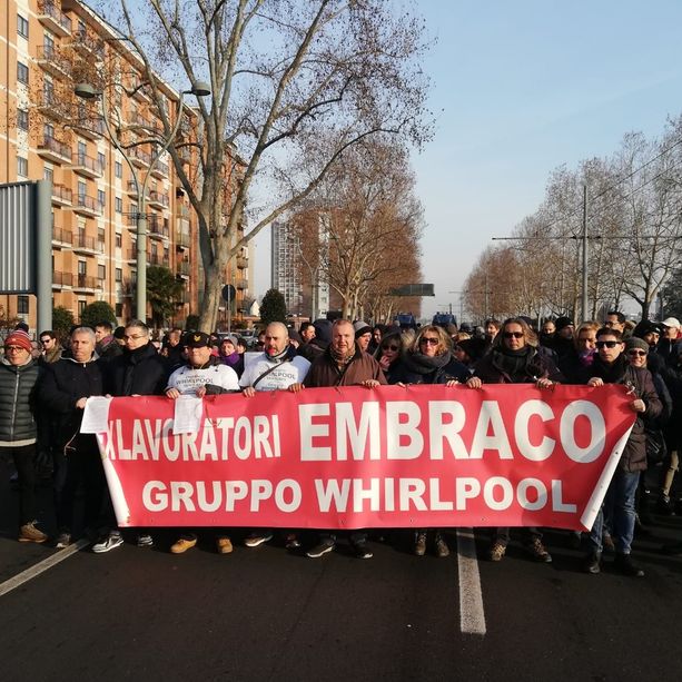 Embraco, lavoratori ancora in strada: &quot;Insopportabile essere presi in giro dalle istituzioni&quot; [FOTO]