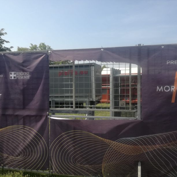 Eurovision, si smonta il villaggio. E i &quot;cacciatori&quot; di souvenir sono già entrati in azione [FOTO]