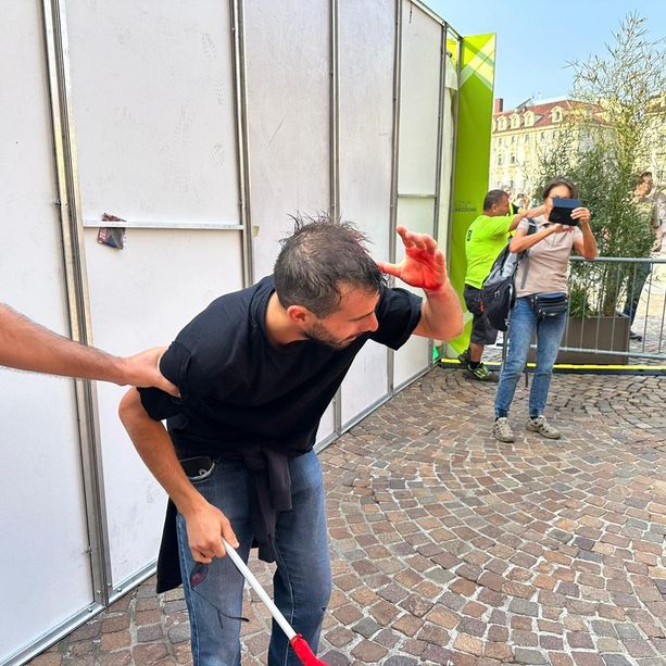 Meloni a Torino: polizia carica gli studenti, manganellate e un ferito in piazza Castello