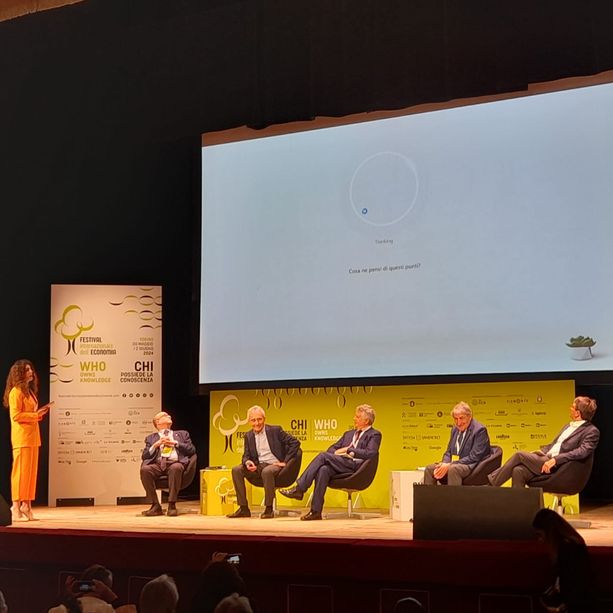 L'intelligenza artificiale irrompe al Festival dell'Economia. Sul palco parla Enza: &quot;Le regole sono importanti per evitare abusi&quot;