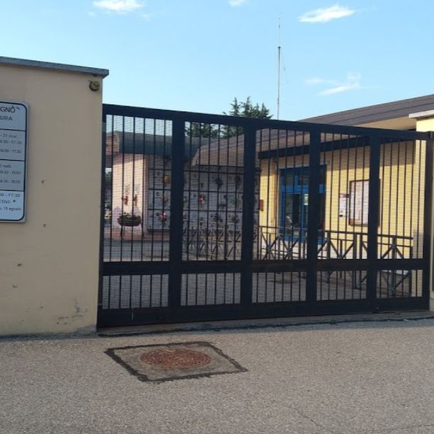 A Collegno fiori ai defunti anche con il cimitero chiuso