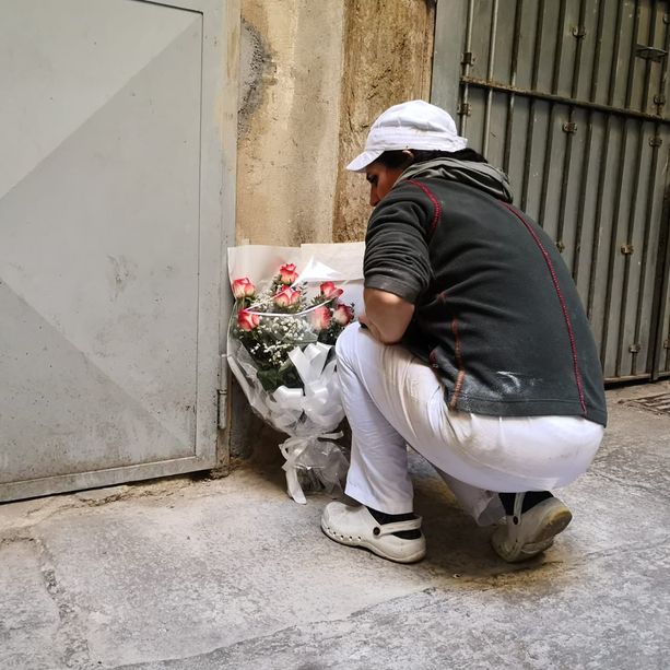 &quot;Ciao piccola, ora gioca felice con gli altri angeli&quot;: un mazzo di rose per Fatima, morta a 3 anni [FOTO E VIDEO]