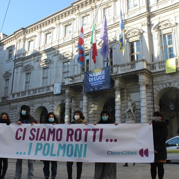 L'urlo di Legambiente a Lo Russo: &quot;Le chiacchiere stanno a zero, l'inquinamento no. Ztl più lunga&quot; [VIDEO]