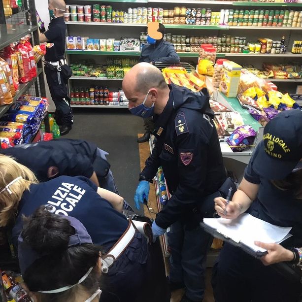 A Torino è boom di mini market etnici: sono più di 600, pioggia di controlli e multe