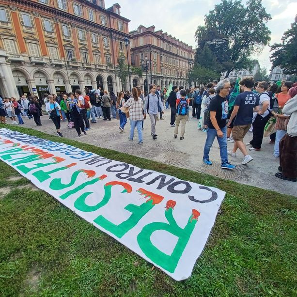 Sciopero per il clima di Fridays for future a Torino. Nel mirino le scelte del governo Meloni [FOTO]