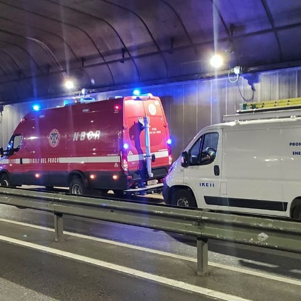 Fuga di gas nel sottopasso di corso Regina Margherita, traffico deviato