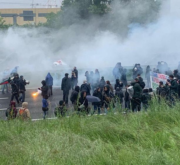 G7 del clima a Venaria, i manifestanti bloccano la tangenziale. circolazione in tilt