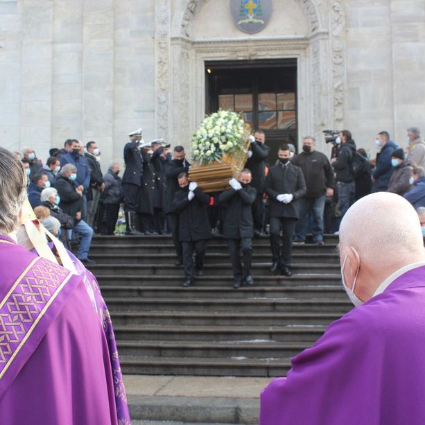 Una folla commossa al funerale di Filippo Falotico, Nosiglia: &quot;Non si può risparmiare sulla vita&quot;  [FOTO E VIDEO]