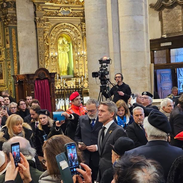 Tra le lacrime dei presenti finisce il funerale di Vittorio Emanuele di Savoia, figlio dell'ultimo re d'Italia [FOTO]