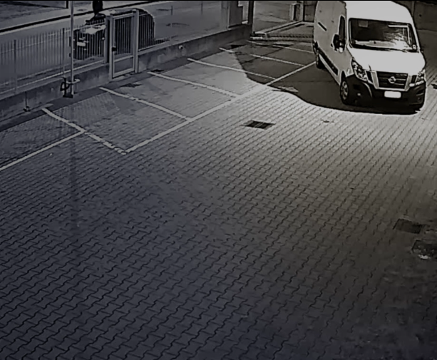Rubavano veicoli con cui sfondavano i cancelli delle aziende che poi depredavano: 20 arresti [VIDEO]