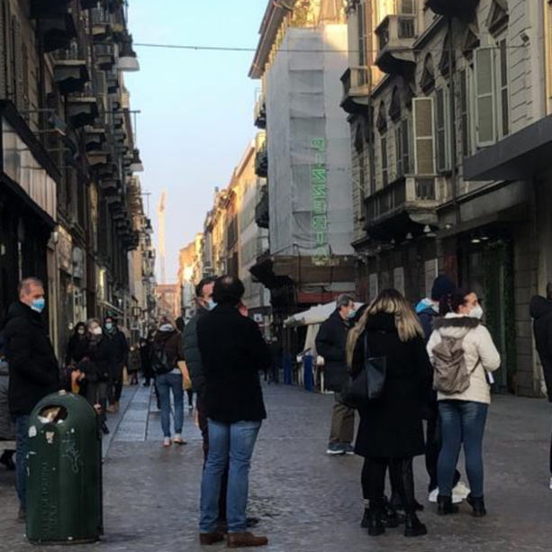 Torino, primo giorno &quot;arancione&quot; e la domenica porta tanta gente nelle vie del centro [FOTO]