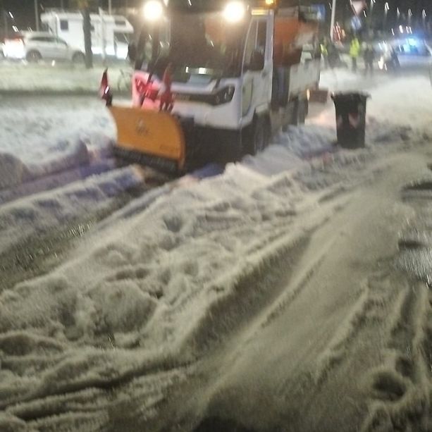 Il maltempo non molla la sua presa: fiumi sotto osservazione nella notte e gli spalaneve portano via la grandine [FOTO]