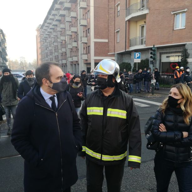 Tragedia di via Genova, lutto cittadino a Torino nella giornata dei funerali dei tre operai