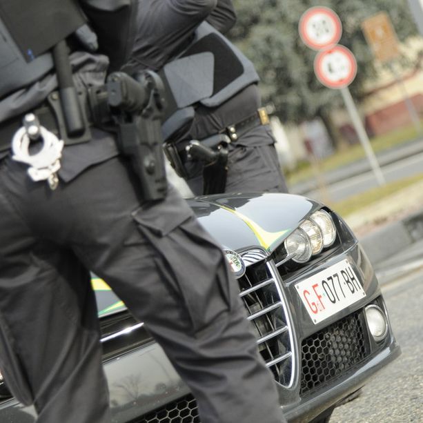 Prestavano denaro a tassi del 300%: la Gdf arresta due usurai