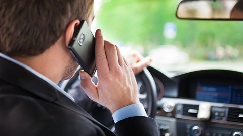 Velocità e guida con il cellulare, Torino fa più multe: nel 2022 il Comune incassa 7 mln in più