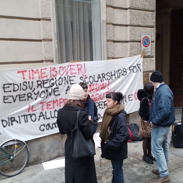 Borse di studio, il 2024 riparte con la protesta degli studenti davanti al Consiglio Regionale. &quot;Chiediamo una data certa&quot;
