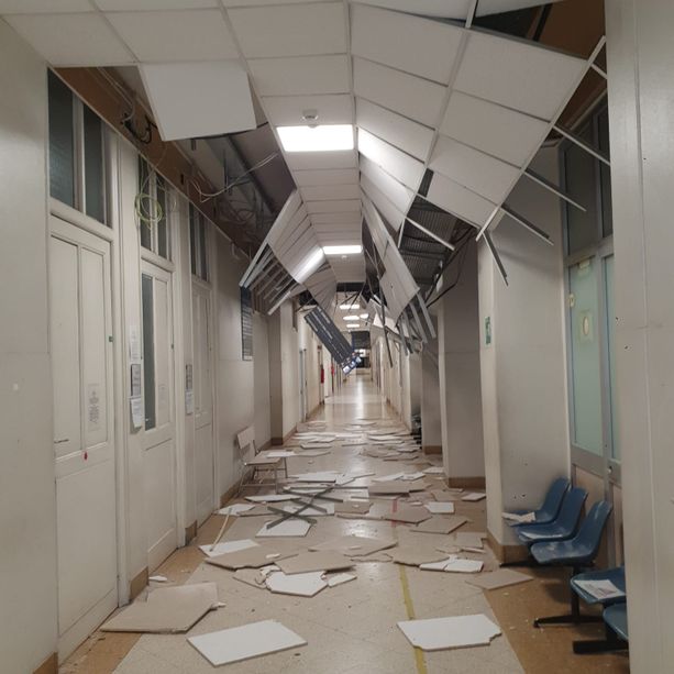 Molinette, crolla un controsoffitto alle 4 di notte: molta paura, ma nessuna persona coinvolta