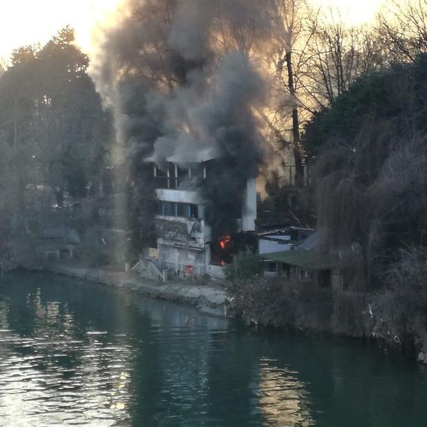A fuoco il Fluido nel parco del Valentino