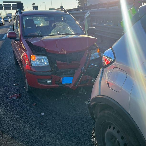 Traffico paralizzato in tangenziale: altro incidente, stavolta all'altezza dell'interscambio
