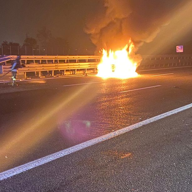 Carambola e auto in fiamme: il risveglio terribile di chi ha preso la tangenziale all'alba
