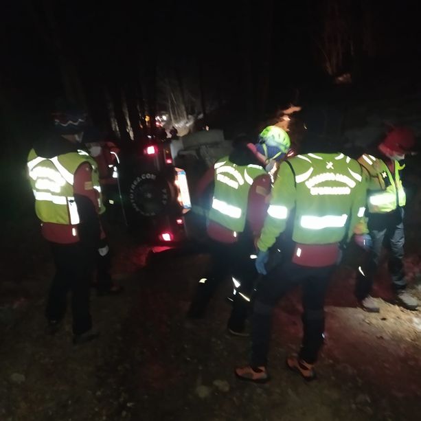 La sua auto si ribalta e la schiaccia: muore una donna a Sangano
