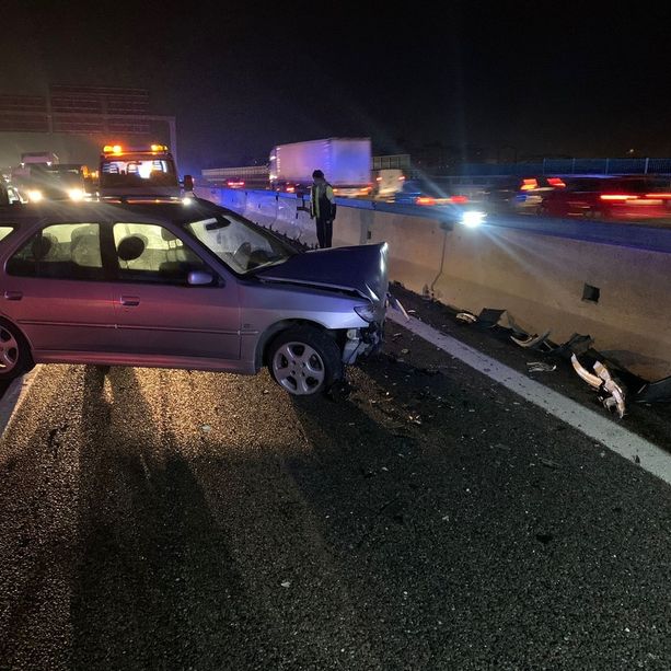 Doppio incidente alle prime luci della giornata di oggi in tangenziale: code in entrambe le direzioni e due persone ferite