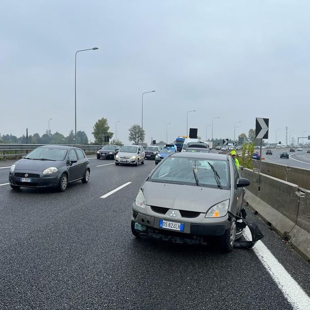 Ancora uno schianto in tangenziale: traffico bloccato per un incidente all'altezza di Bruere
