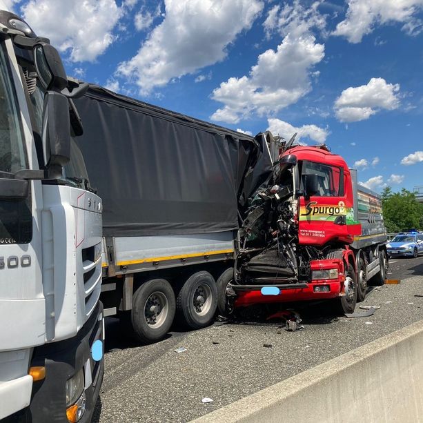 Moncalieri, tamponamento tra due tir sulla tangenziale sud: traffico in tilt e code interminabili