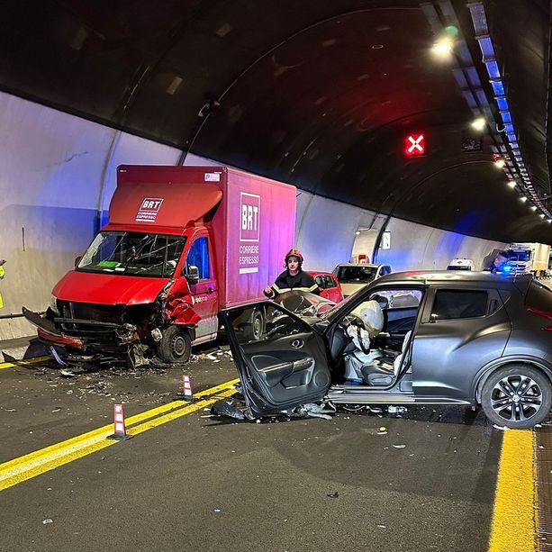 Tragedia sfiorata sulla Torino-Bardonecchia: frontale tra auto e furgone, ma nessun ferito in pericolo di vita