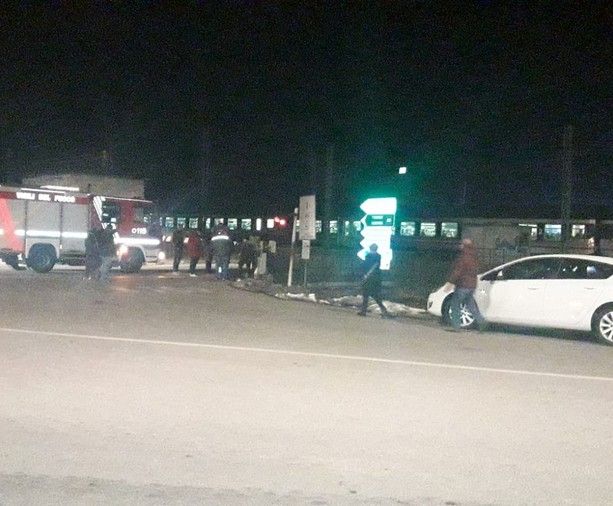 Treno travolge operai sulla ferrovia Torino-Milano: cinque morti
