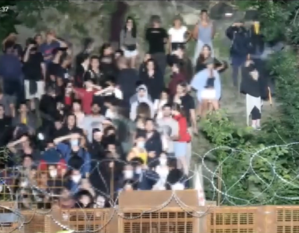 Nuova protesta No Tav in Val Susa, lancio di pietre e tensione con la Polizia (VIDEO)