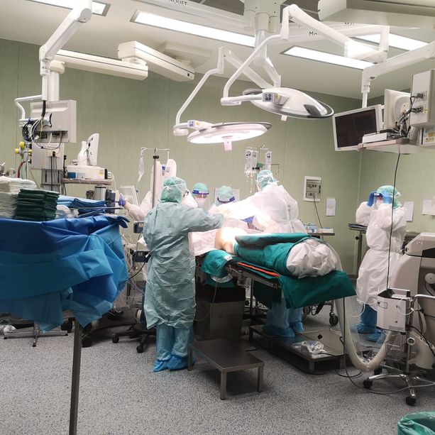 Eccezionale intervento salva la vita ad una donna: asportato tumore ovarico di 70 chili
