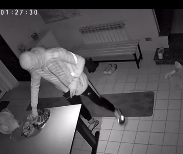 Era diventato il terrore dei commercianti di Ivrea e del Canavese: arrestato il ladro che aveva messo a segno 10 furti in 5 mesi