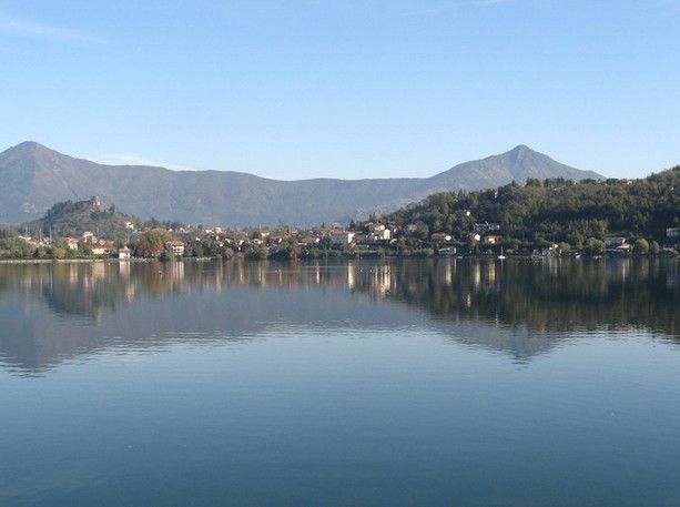 Quando la spiaggia è sul lago: al via da oggi la stagione balneare in Piemonte
