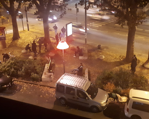 Spaccio e bivacchi, in corso Giulio Cesare non esiste il lockdown? “Qui è tutto lecito, in piena zona rossa”