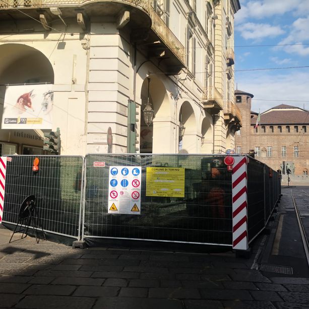 Al via il cantiere di via Po: operai al lavoro su gas e fogne. Auto e bus continueranno a passare [FOTO]