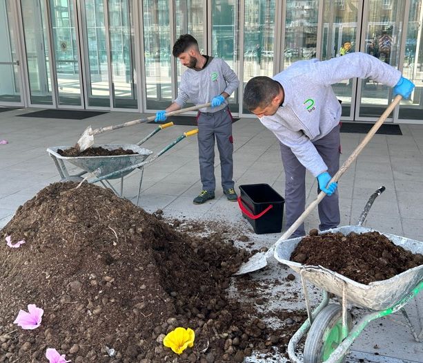 Cirio risponde agli ambientalisti: “Grazie del letame, lo useremo come concime per il giardino del grattacielo”