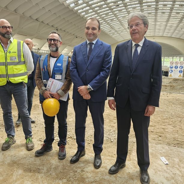 Torino Esposizioni, viaggio nel cantiere della Biblioteca Civica e del Teatro Nuovo col sindaco e il Commissario Europeo Gentiloni