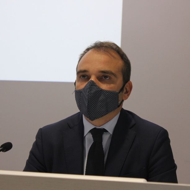 A Torino dal 2 dicembre obbligo di mascherina all'aperto nel centro, mercati e nella movida