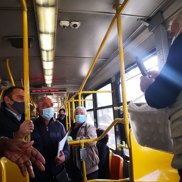 Lo Russo in tram da Vanchiglia alle Vallette: &quot;Priorità il lavoro&quot;