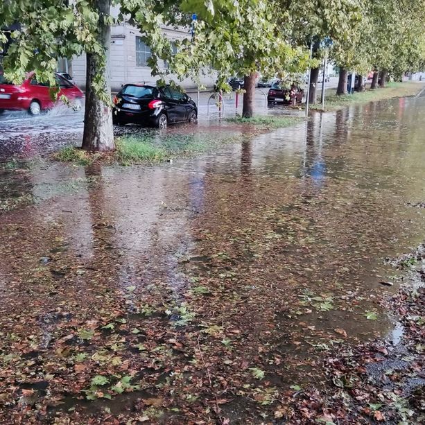 Lungo Dora Firenze allagato, il grido di dolore di un lettore: &quot;Appena piove, finisce sempre così&quot; [FOTO]