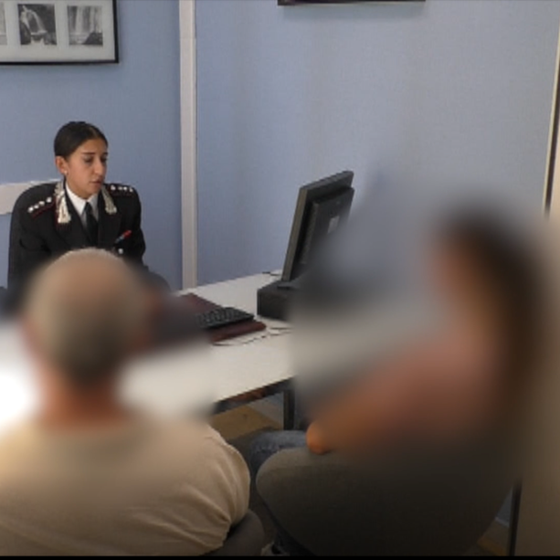 Ancora violenza tra le mura domestiche: in manette un ragazzo che aggredisce la madre e un uomo che picchia moglie e figlio di 12 anni [VIDEO]