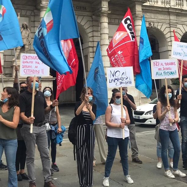 I lavoratori dei servizi del Comune di Torino sotto Palazzo Civico: &quot;In 200 senza il contratto rinnovato&quot;