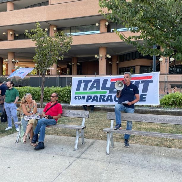 Green pass, protesta di Italexit davanti al tribunale [VIDEO]