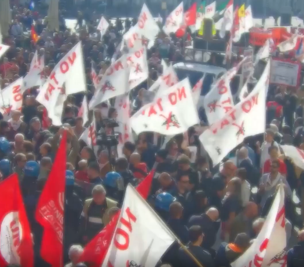 Disordini al corteo del Primo Maggio: 13 misure cautelari per i leader di Askatasuna [VIDEO]